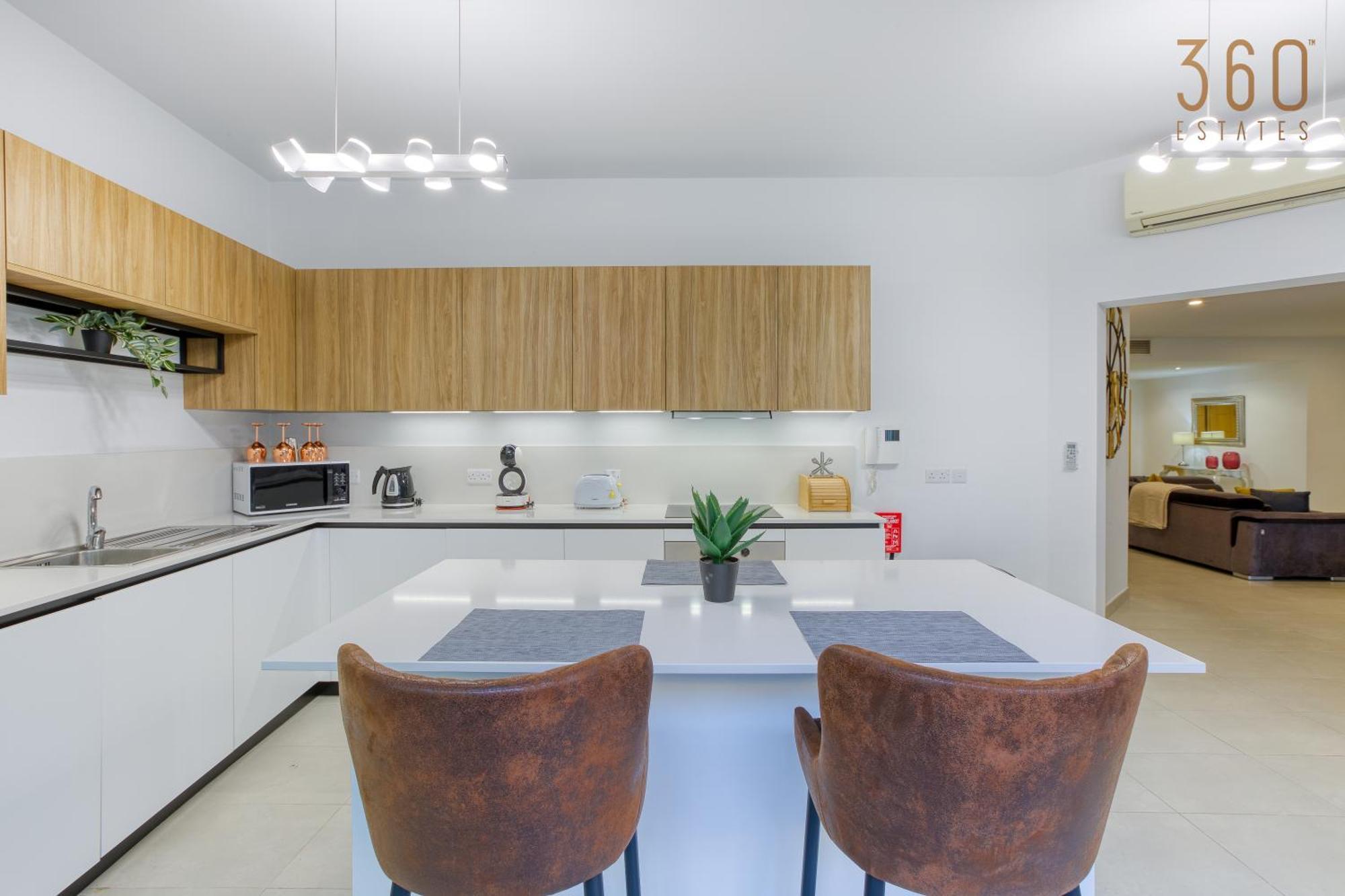 Designer, Luxurious 3br In Pender Gardens By 360 Estates *