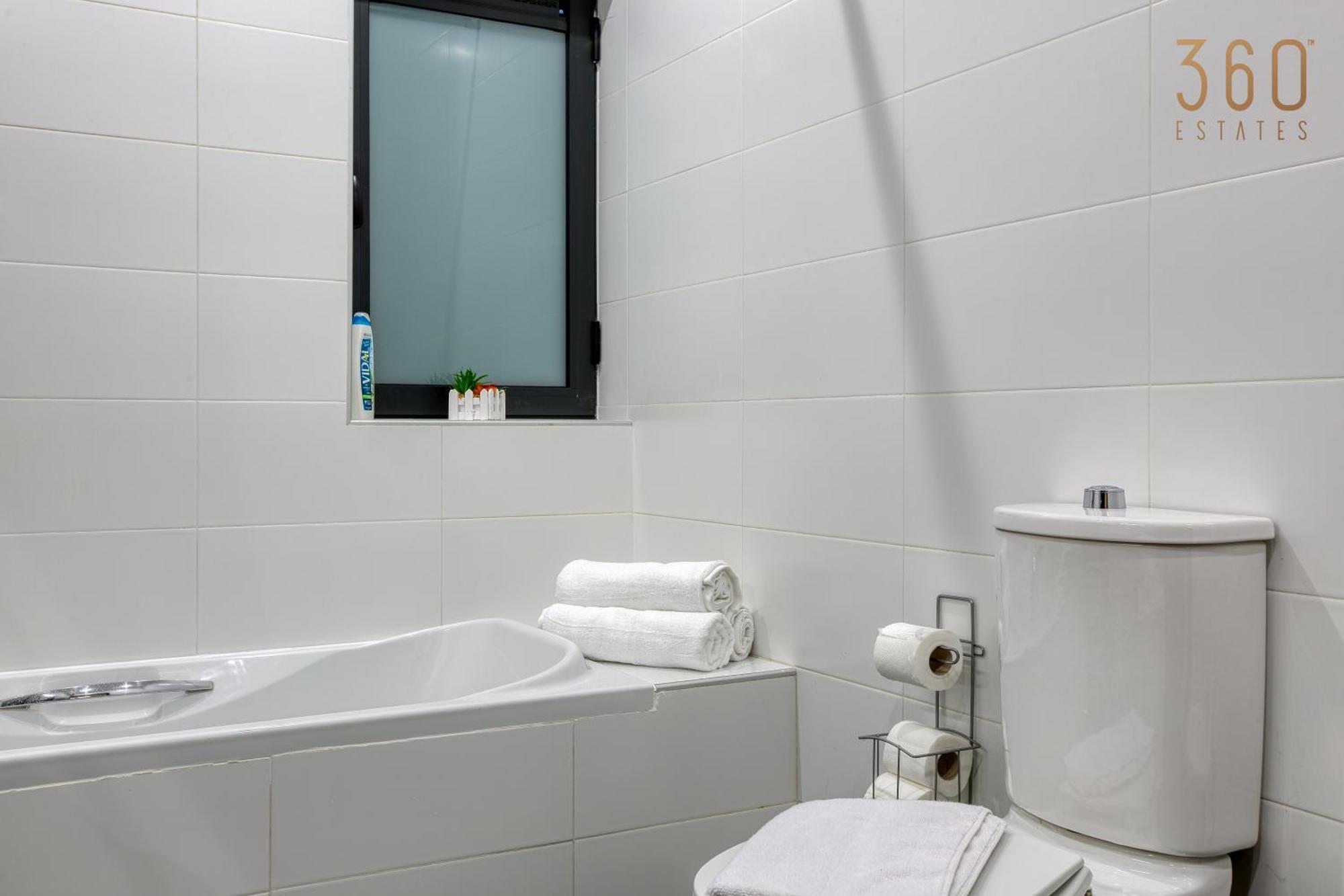 Apartment Designer, Luxurious 3br In Pender Gardens By 360 Estates