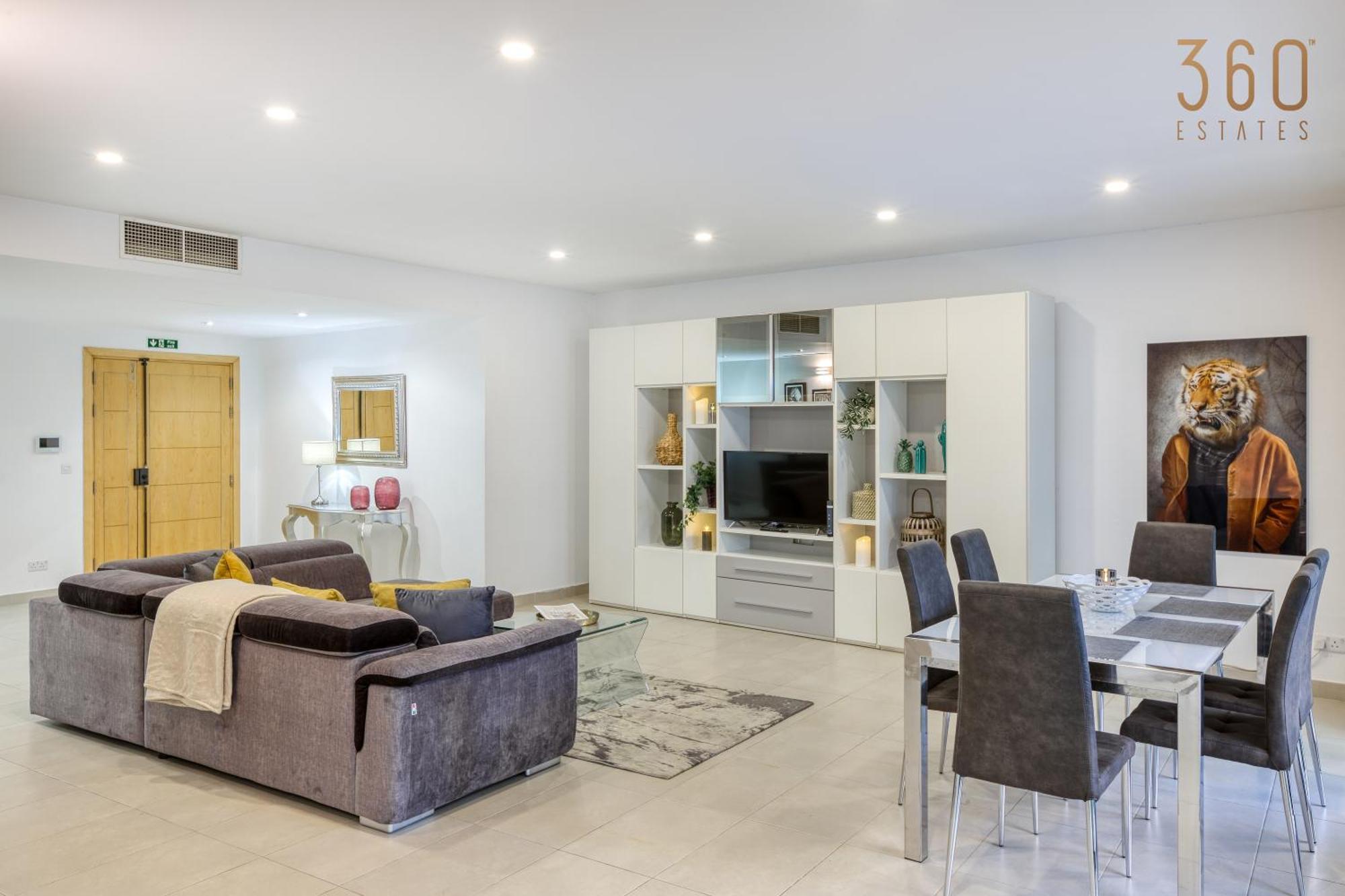 Apartment Designer, Luxurious 3br In Pender Gardens By 360 Estates