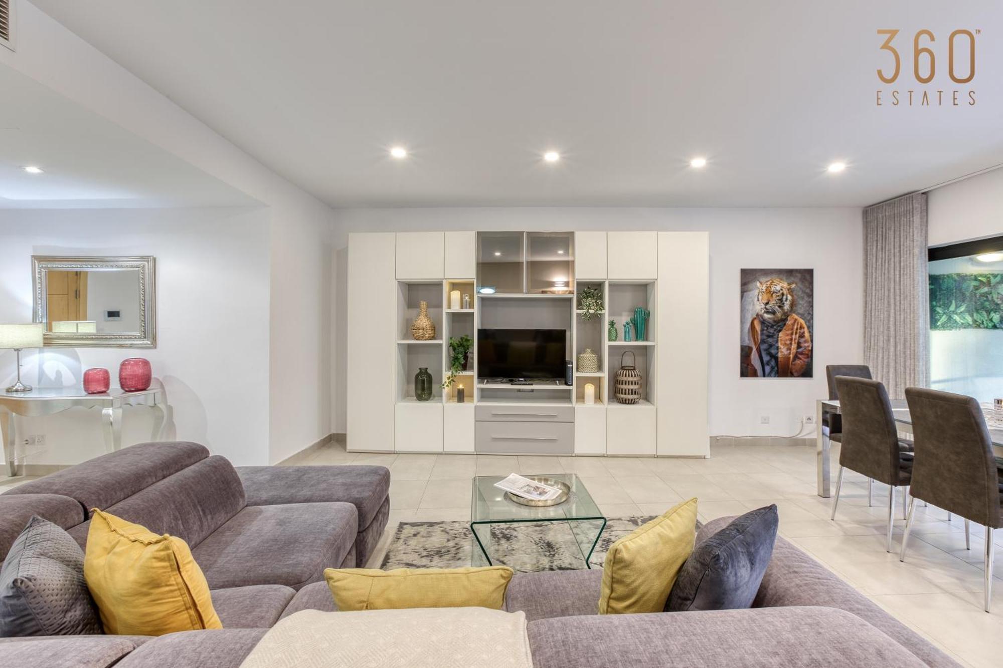 Designer, Luxurious 3br In Pender Gardens By 360 Estates