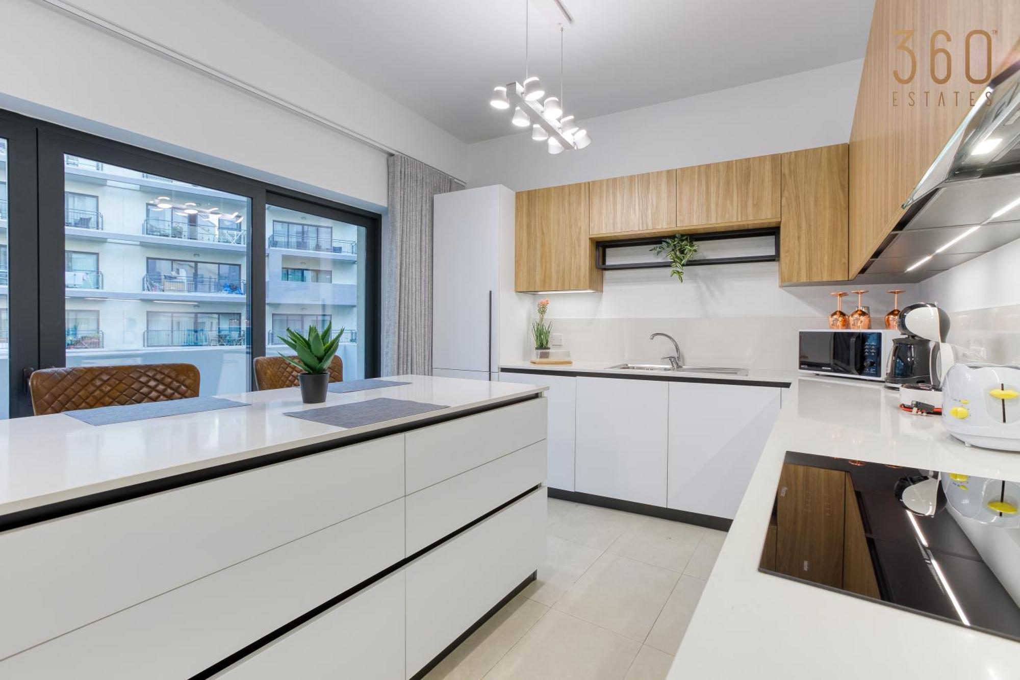 Apartment Designer, Luxurious 3br In Pender Gardens By 360 Estates