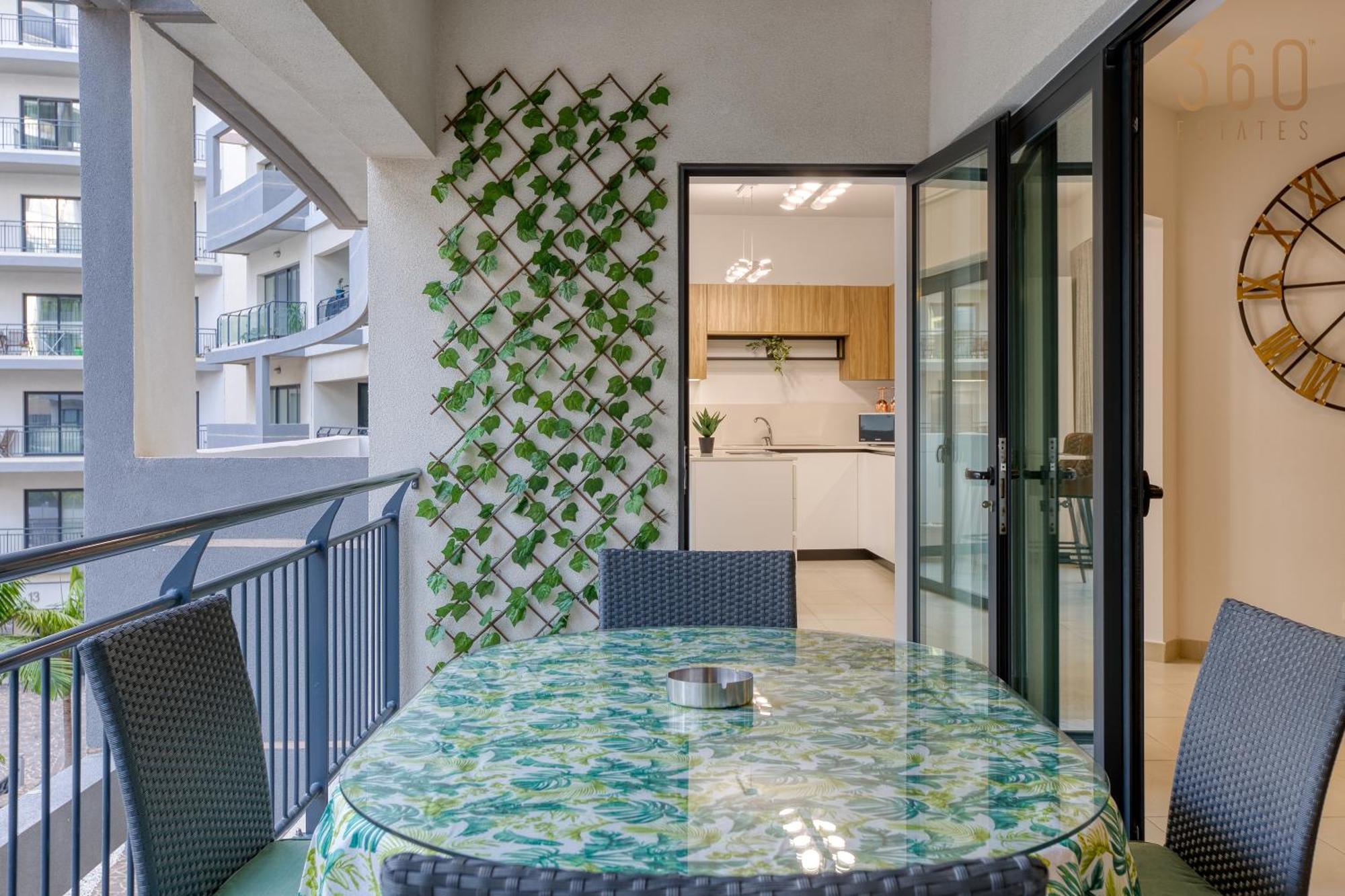 Designer, Luxurious 3br In Pender Gardens By 360 Estates