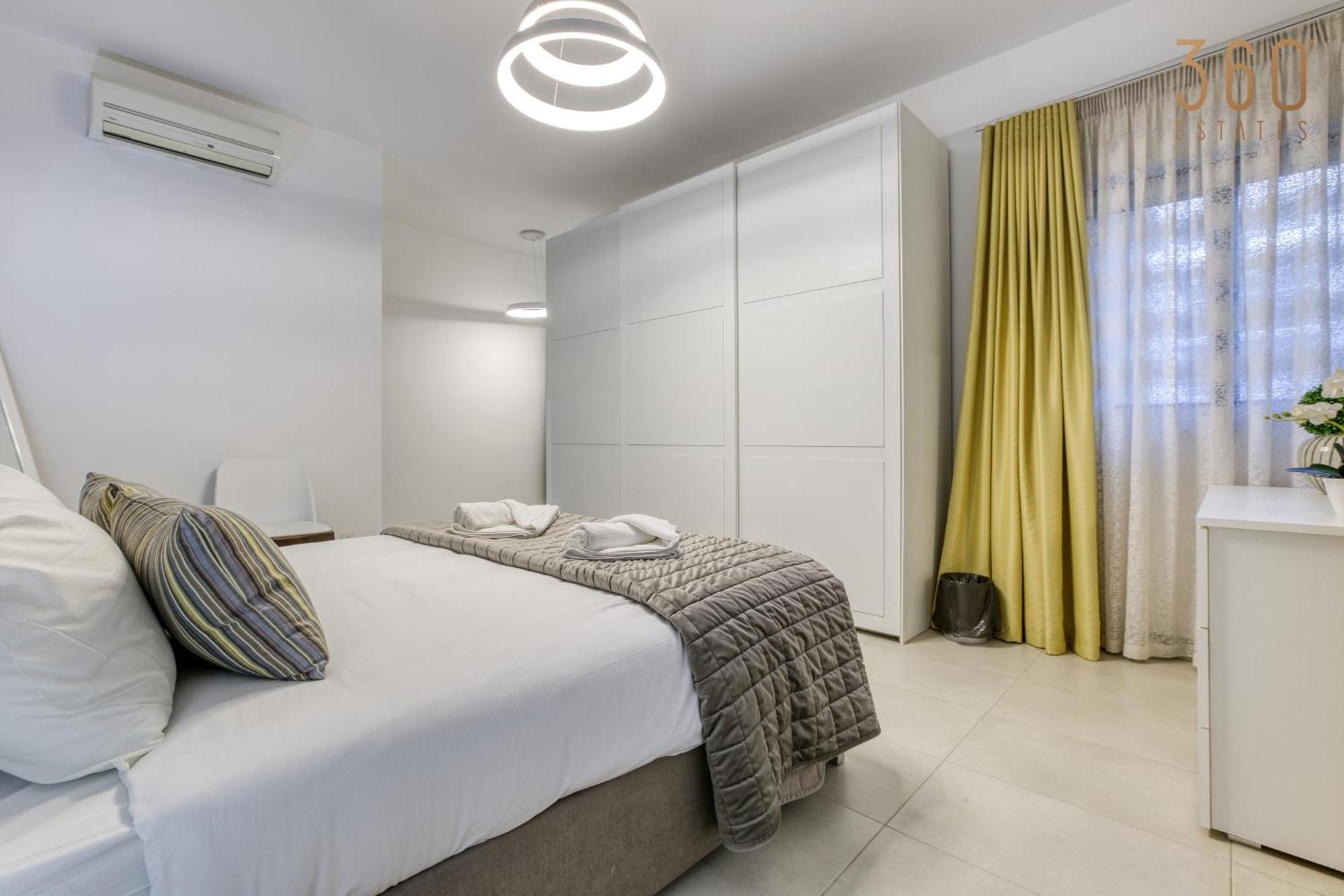 Apartment Designer, Luxurious 3br In Pender Gardens By 360 Estates Saint Julian's